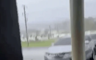 Siêu bão mạnh nhất hành tinh Sinlaku áp sát: Người dân "nín thở" trước giờ G, mưa to gió lớn đã xuất hiện