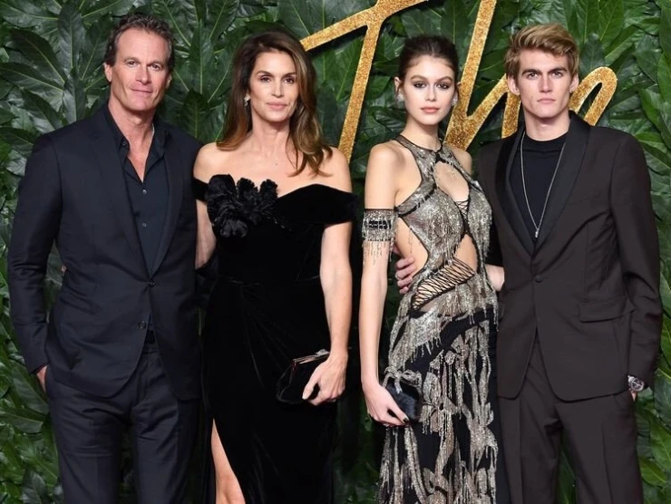 Siêu mẫu Cindy Crawford suy sụp vì cái chết đột ngột của con trai ở tuổi 27 Siêu mẫu Cindy Crawford suy sụp vì cái chết đột ngột của con trai ở tuổi 27
