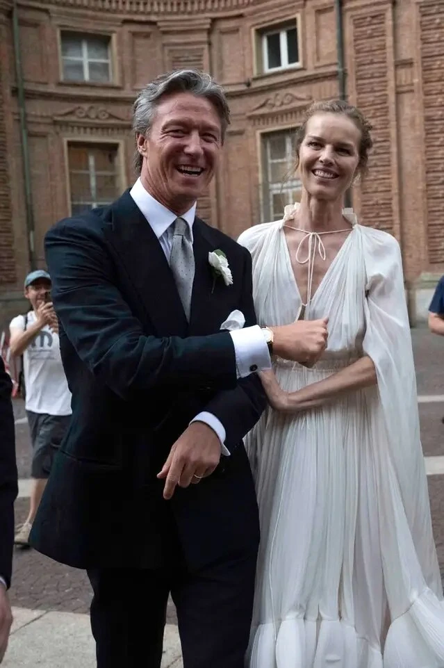 Siêu mẫu Eva Herzigova kết hôn ở tuổi 53 Siêu mẫu Eva Herzigova kết hôn ở tuổi 53