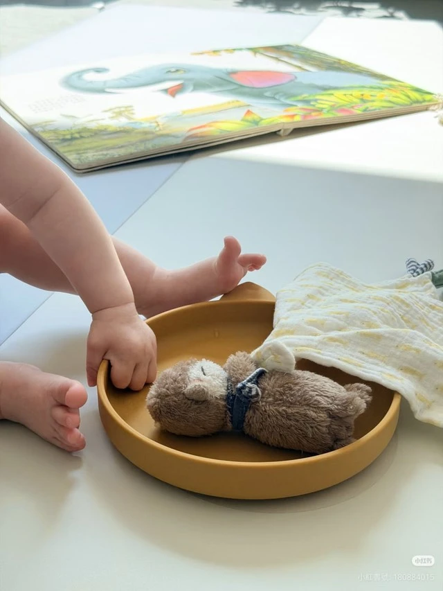 Siêu mẫu Hà Tuệ hiếm hoi đăng ảnh ấm áp bên "Tiểu Win" - con trai của mình và Trần Vỹ Đình trong Ngày của Mẹ Siêu mẫu Hà Tuệ hiếm hoi đăng ảnh ấm áp bên "Tiểu Win" - con trai của mình và Trần Vỹ Đình trong Ngày của Mẹ