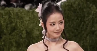 Sốc: Jisoo (BLACKPINK) bị tố lấy cắp quần áo