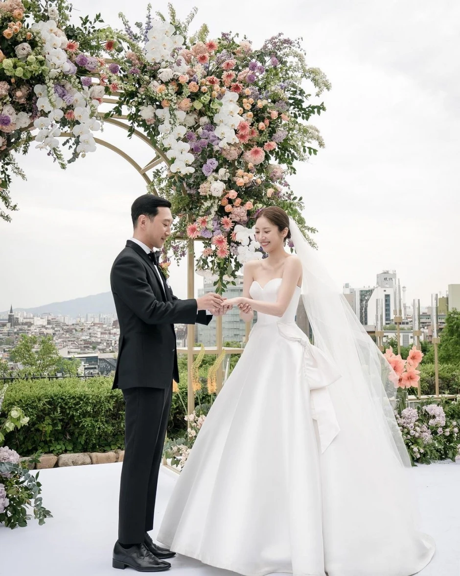 Son Dam Bi bị cạo trắng đầu vì quá đẹp