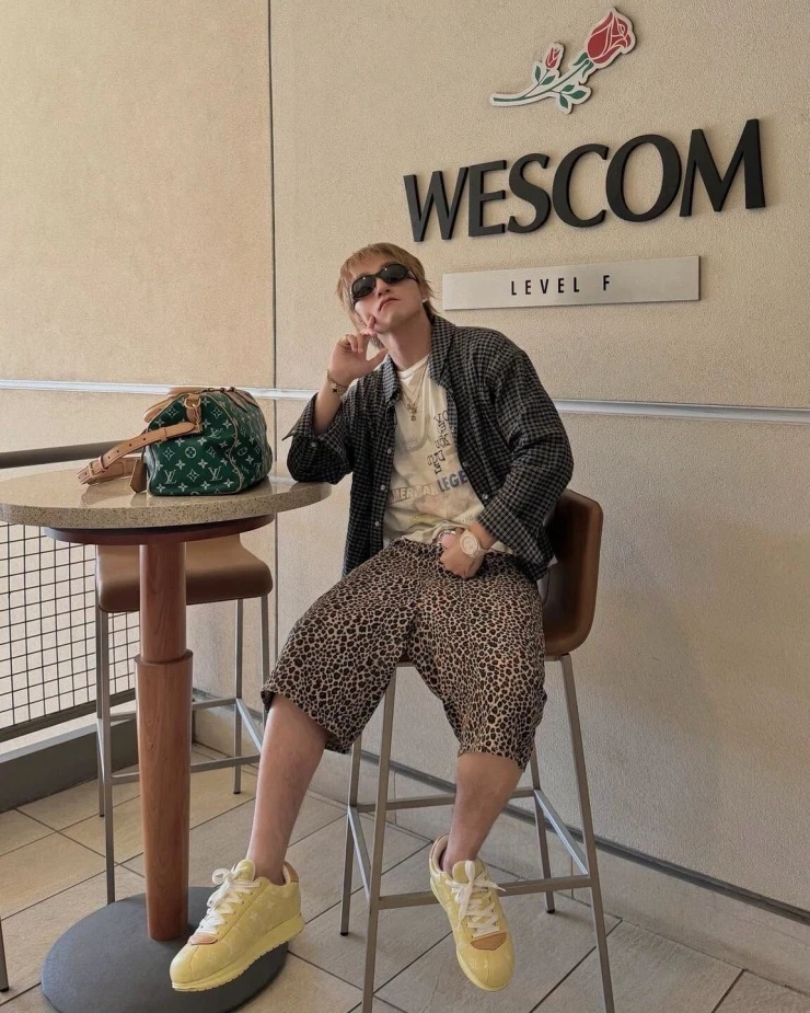 Sơn Tùng M-TP gây cười với dòng trạng thái “Lao động tha hương” Sơn Tùng M-TP gây cười với dòng trạng thái “Lao động tha hương”