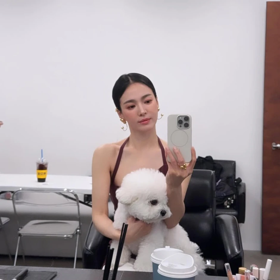 Song Hye Kyo cứ sexy bừng bừng thế này thì còn lâu mới flop