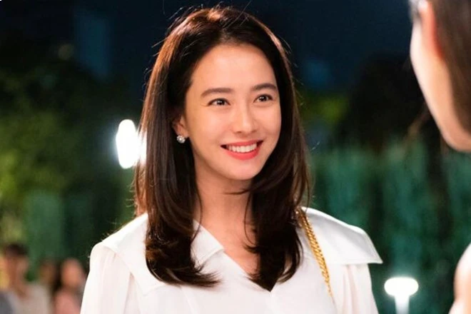 Song Ji Hyo tuyên bố kết hôn, gửi nóng thiệp cưới hé lộ địa điểm tổ chức hôn lễ cho bạn thân?