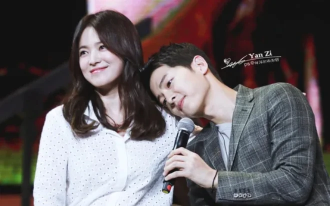 Song Joong Ki lộ diện giữa lúc hot lại chuyện ly hôn Song Hye Kyo, thái độ gây chú ý