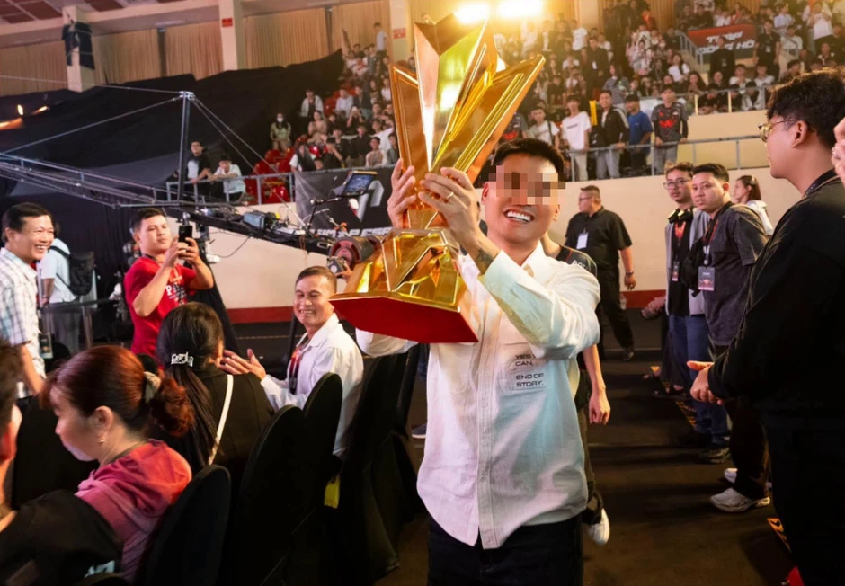 Streamer B.G vẫn nhận mưa phẫn nộ từ CĐM sau bài đăng mới nhất Streamer B.G vẫn nhận mưa phẫn nộ từ CĐM sau bài đăng mới nhất