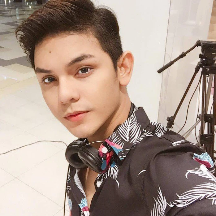 Sự nghiệp của ca sĩ, diễn viên Sơn Ngọc Minh trước khi bị Công an TPHCM bắt Sự nghiệp của ca sĩ, diễn viên Sơn Ngọc Minh trước khi bị Công an TPHCM bắt