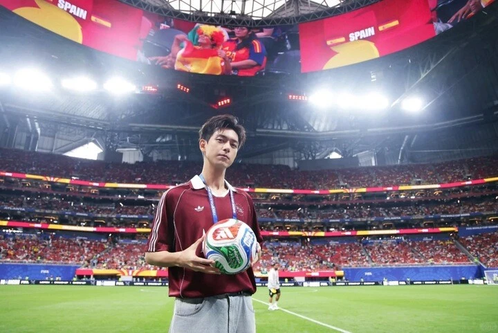 Tài tử châu Á gây sốt ở World Cup 2026: Cao 1m85, vướng tin hẹn hò Lưu Diệc Phi