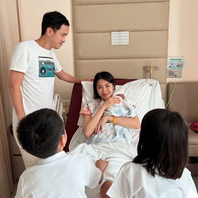 Tăng Thanh Hà lộ vòng 2 lùm lùm