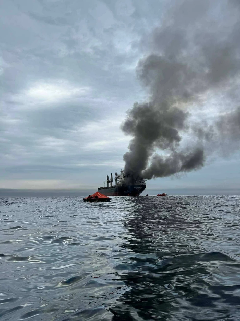 Tàu chở hàng bị tấn công tại Eo biển Hormuz – Căng thẳng an ninh hàng hải gia tăng