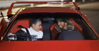 Tay đua Lewis Hamilton công khai yêu đương Kim "siêu vòng ba"