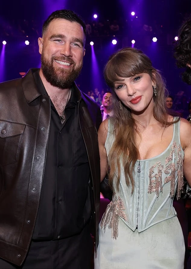 Taylor Swift lần đầu đưa chồng sắp cưới tới lễ trao giải