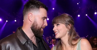 Taylor Swift lần đầu đưa vị hôn phu đến lễ trao giải âm nhạc