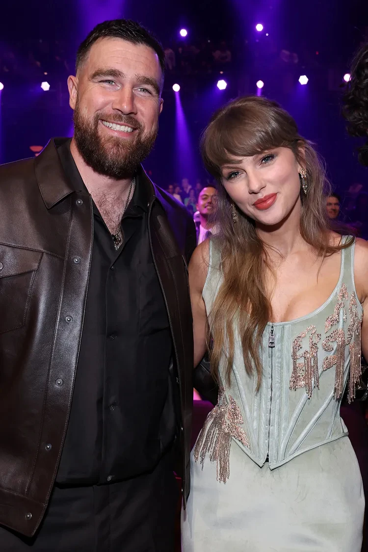 Taylor Swift và bạn trai 1m96 tổ chức đám cưới rồi mà không ai hay biết? Taylor Swift và bạn trai 1m96 tổ chức đám cưới rồi mà không ai hay biết?