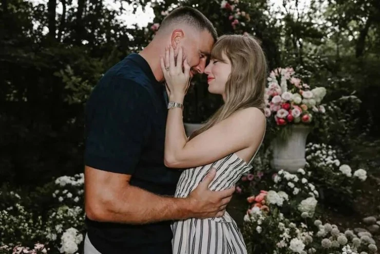 Taylor Swift và Travis Kelce trao lời thề nguyền trước 1.000 khách mời