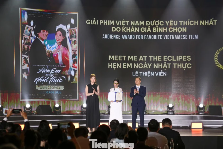 Thái Hòa và phim Tử chiến trên không thắng giải ở Liên hoan phim châu Á Đà Nẵng Thái Hòa và phim Tử chiến trên không thắng giải ở Liên hoan phim châu Á Đà Nẵng