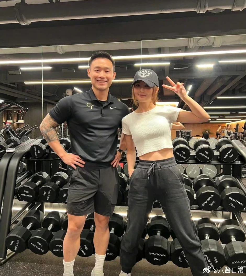 Thái Trác Nghiên (TWINS) cưới “hồng hài nhi” kém 10 tuổi
