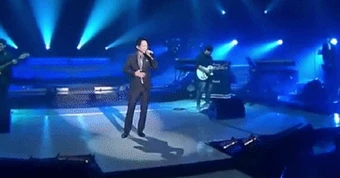 Thảm cảnh “vua bán xe” showbiz bị hàng xóm phóng hỏa thiêu rụi phòng thu, nợ nần chồng chất
