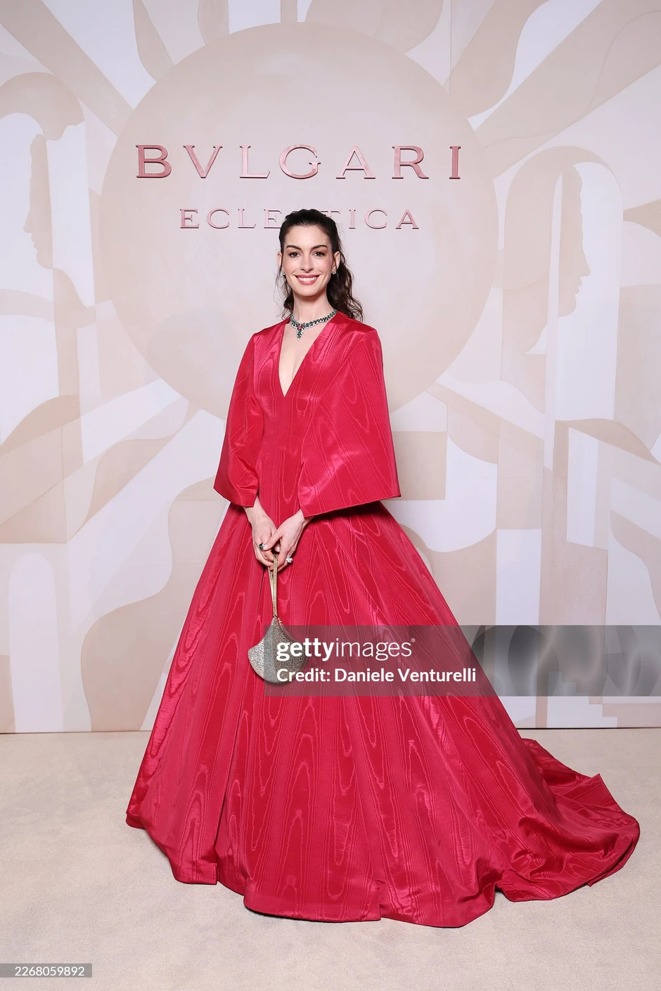 Thảm đỏ BVLGARI quy tụ Lưu Diệc Phi, Anne Hathaway và dàn sao đông: Phải liên tục chụp ảnh để tất cả được là center? Thảm đỏ BVLGARI quy tụ Lưu Diệc Phi, Anne Hathaway và dàn sao đông: Phải liên tục chụp ảnh để tất cả được là center?