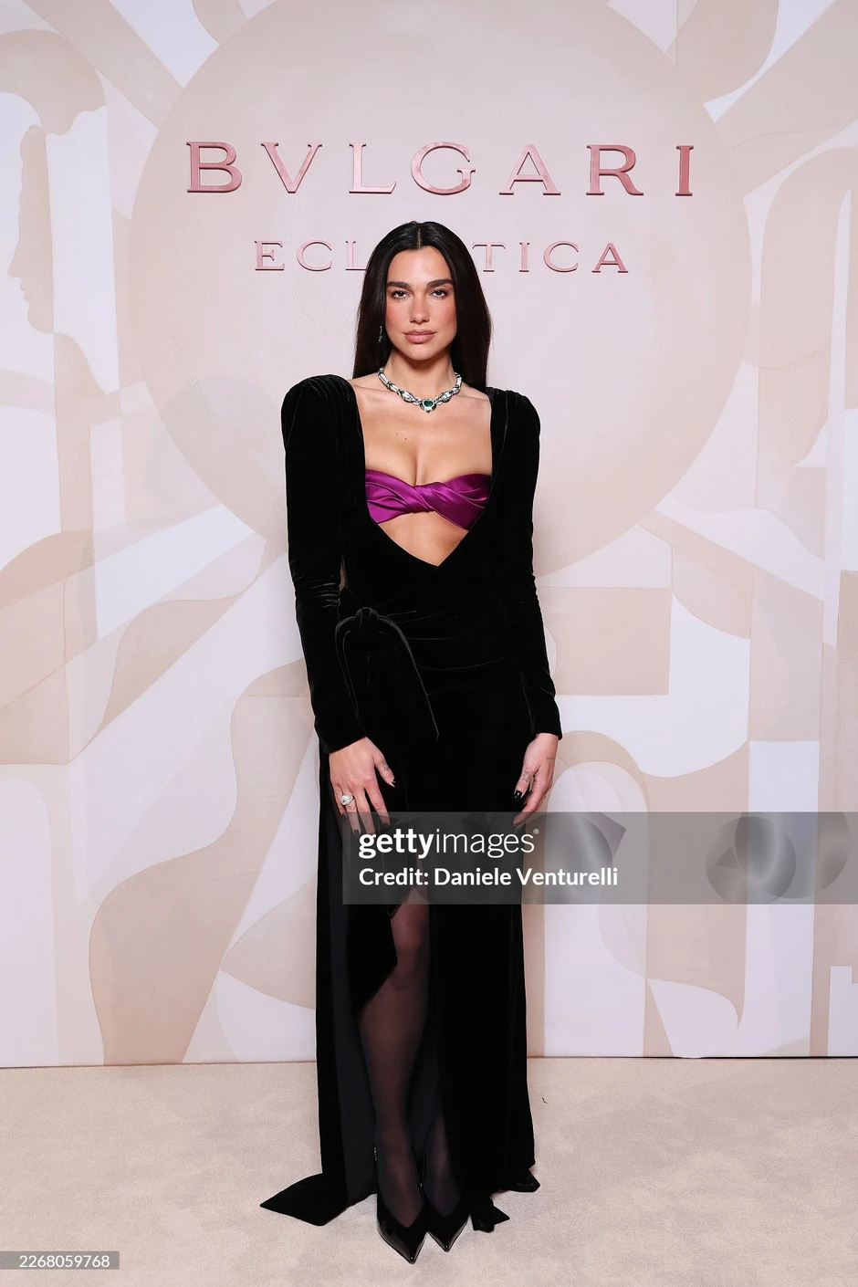 Thảm đỏ BVLGARI quy tụ Lưu Diệc Phi, Anne Hathaway và dàn sao đông: Phải liên tục chụp ảnh để tất cả được là center? Thảm đỏ BVLGARI quy tụ Lưu Diệc Phi, Anne Hathaway và dàn sao đông: Phải liên tục chụp ảnh để tất cả được là center?