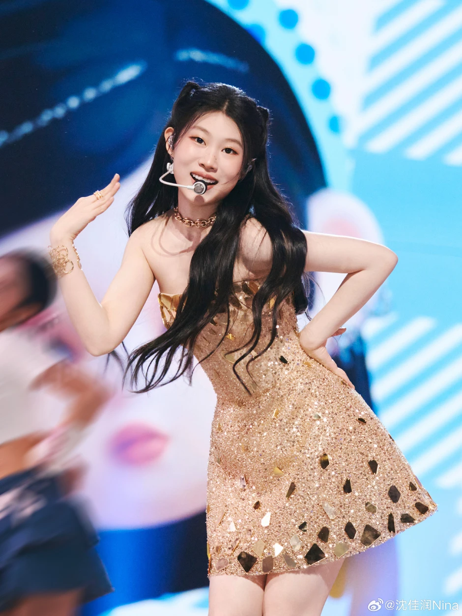 Thẩm Giai Nhuận ê chề bán được 65 bản album, đổi đời nhờ bị đem ra làm trò đùa