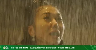 Thanh Hằng bị 4 xe bồn dội nước xối xả