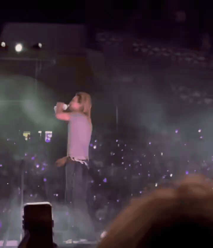 Thành viên BTS gây tranh cãi vì khạc nhổ, văng tục giữa concert