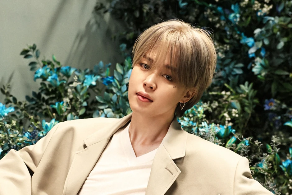 Thành viên BTS gây tranh cãi vì khạc nhổ, văng tục giữa concert