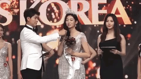 Thấy Suzy - Jiyeon (T-ara) ở cùng 1 chỗ, “thánh body” showbiz vội lao vào buồng kín khóc tu tu 1 mình