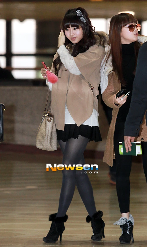 Thấy Suzy - Jiyeon (T-ara) ở cùng 1 chỗ, “thánh body” showbiz vội lao vào buồng kín khóc tu tu 1 mình