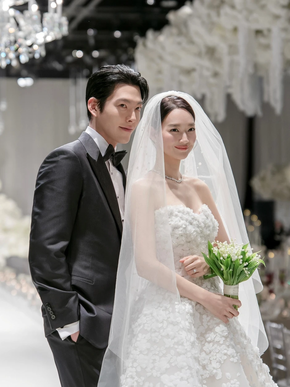 Thì ra đây là cách Kim Woo Bin rước "chị đẹp" Shin Min Ah về dinh! Thì ra đây là cách Kim Woo Bin rước "chị đẹp" Shin Min Ah về dinh!