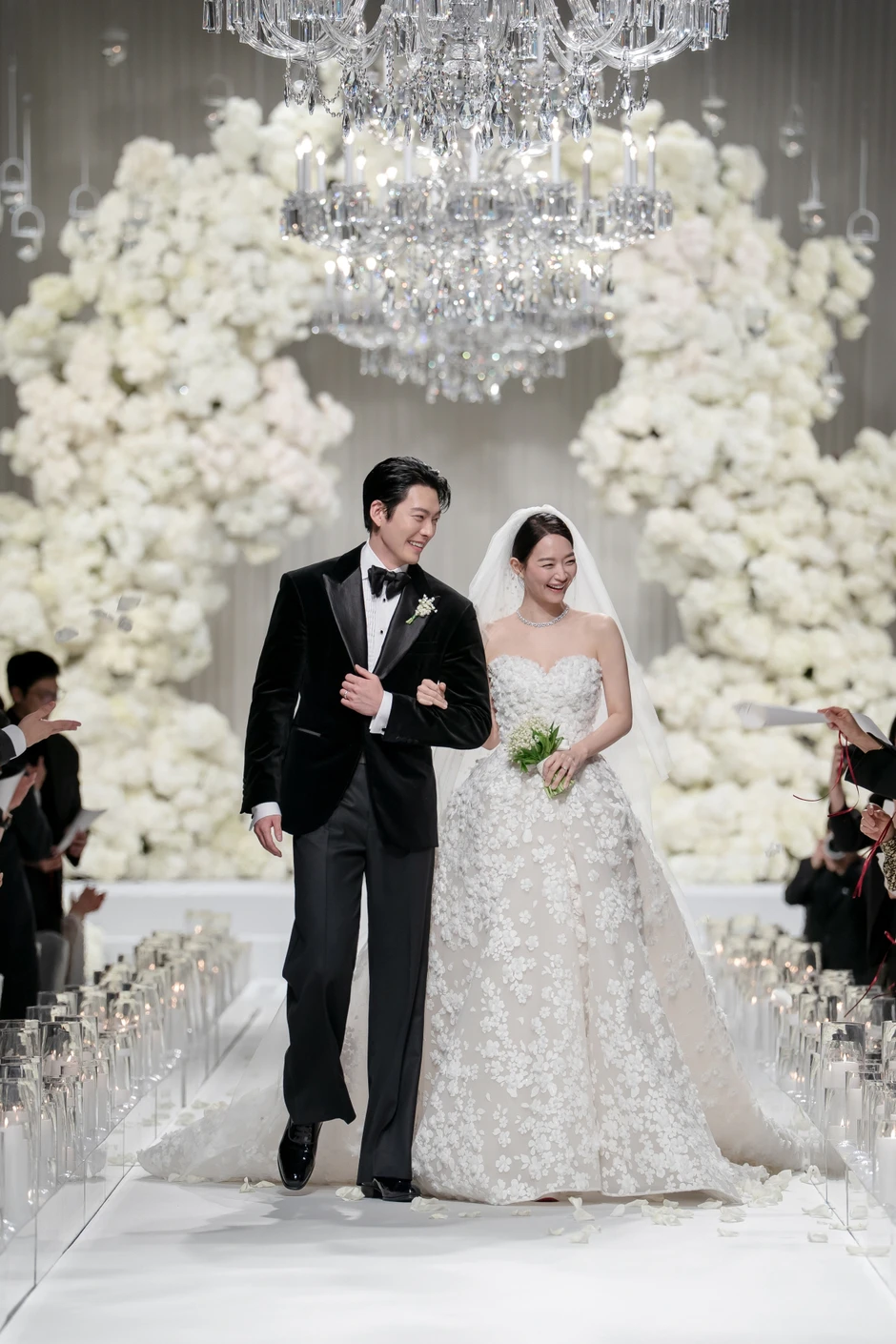 Thì ra đây là cách Kim Woo Bin rước "chị đẹp" Shin Min Ah về dinh! Thì ra đây là cách Kim Woo Bin rước "chị đẹp" Shin Min Ah về dinh!