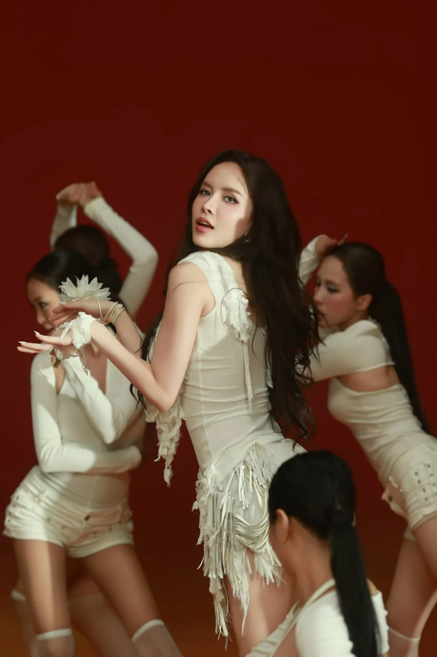 Thiều Bảo Trâm mắc kẹt