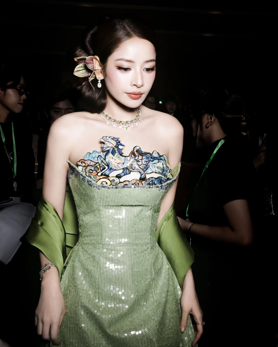 Threads "hỗn chiến" vì Chi Pu