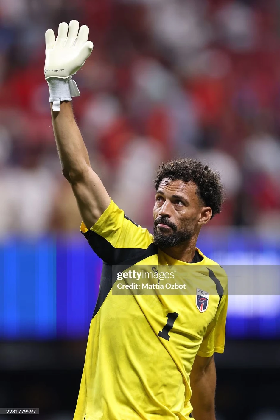 Thủ môn chặn đứng hàng thủ Tây Ban Nha ở World Cup nổi tiếng chóng mặt sau một đêm Thủ môn chặn đứng hàng thủ Tây Ban Nha ở World Cup nổi tiếng chóng mặt sau một đêm