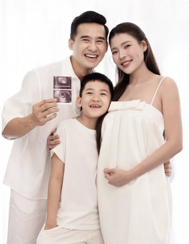Thúy Diễm mang thai lần 2 sau 10 năm kết hôn với Lương Thế Thành