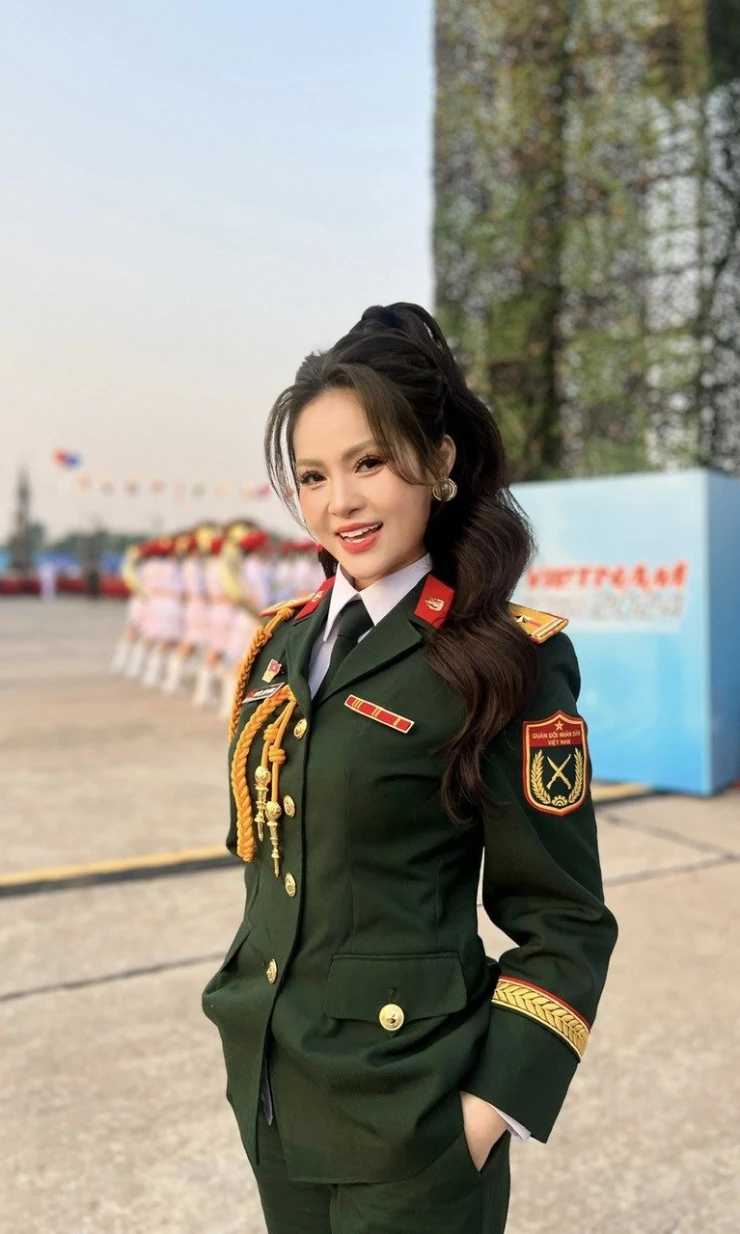Tiết lộ con gái xinh đẹp của NSƯT Thượng tá Liên Hương vừa nhận học bổng danh giá