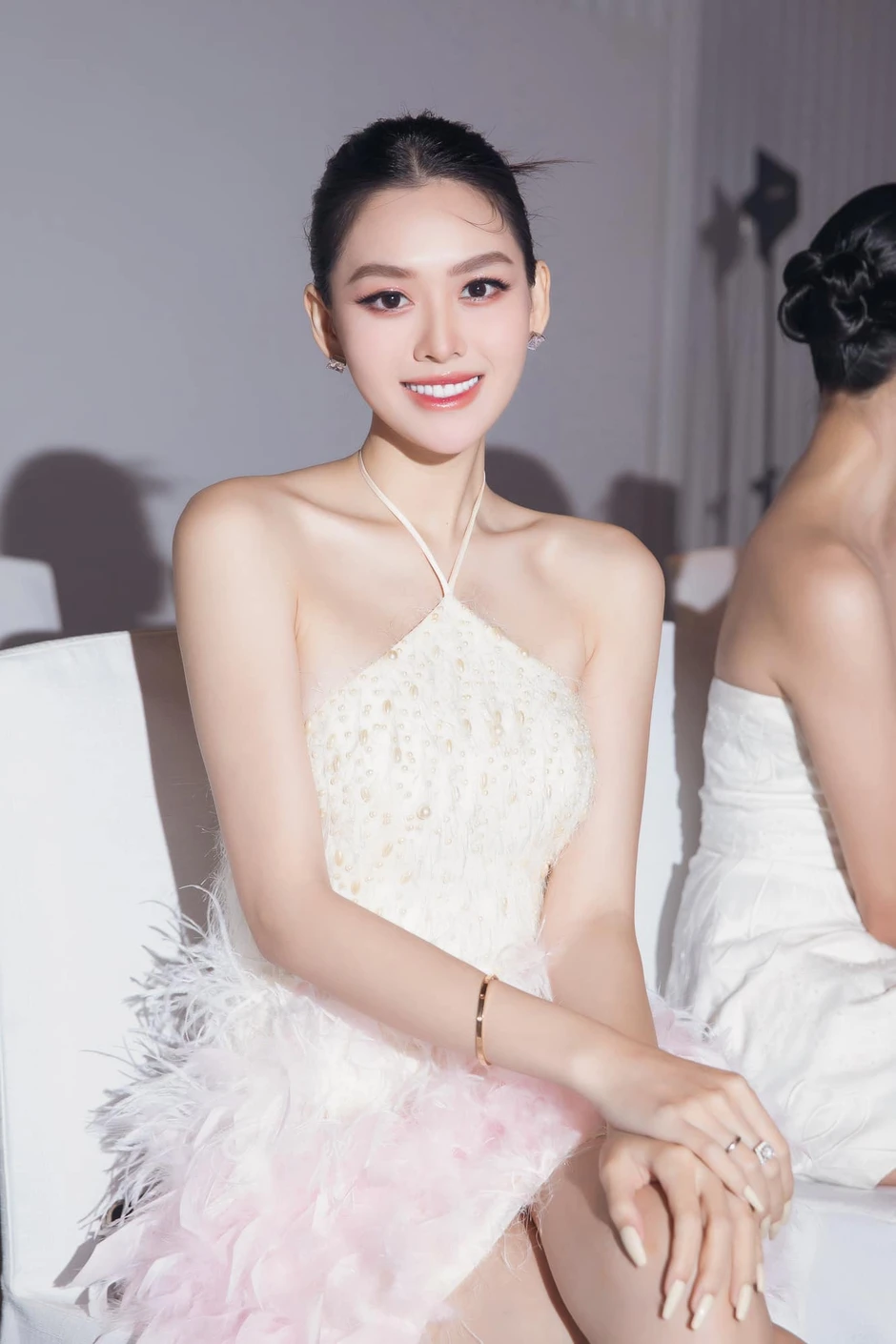 Tiểu thư Vbiz được giấu kín bưng nay đã lớn cỡ này: Mẹ là Á hậu visual đỉnh, danh tính bố cực bí ẩn Tiểu thư Vbiz được giấu kín bưng nay đã lớn cỡ này: Mẹ là Á hậu visual đỉnh, danh tính bố cực bí ẩn