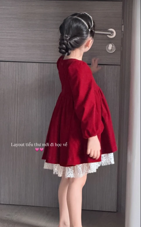 Tiểu thư Vbiz được giấu kín bưng nay đã lớn cỡ này: Mẹ là Á hậu visual đỉnh, danh tính bố cực bí ẩn Tiểu thư Vbiz được giấu kín bưng nay đã lớn cỡ này: Mẹ là Á hậu visual đỉnh, danh tính bố cực bí ẩn