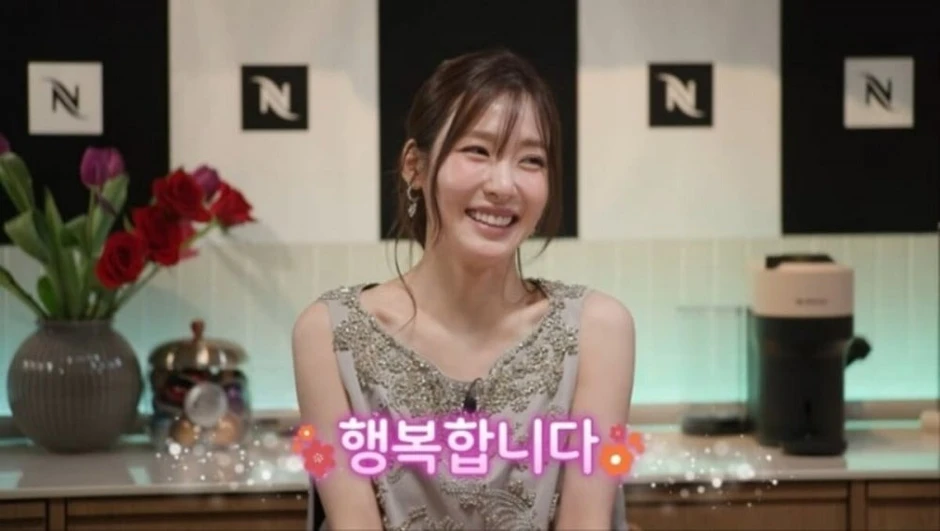 Tiffany (SNSD) kể lại chuyện tình ngọt ngào với “chồng yêu” — người liên lạc đầu tiên Tiffany (SNSD) kể lại chuyện tình ngọt ngào với “chồng yêu” — người liên lạc đầu tiên