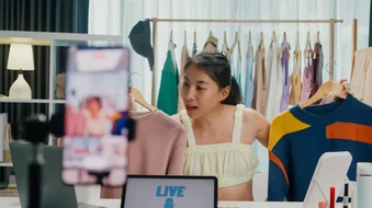 TikToker "tổng tài" chuyên giúp người nghèo, bán mỹ phẩm giá 15 triệu nhưng thực tế sản xuất chỉ 76 nghìn đồng: Nghi vấn vào tầm ngắm của công an