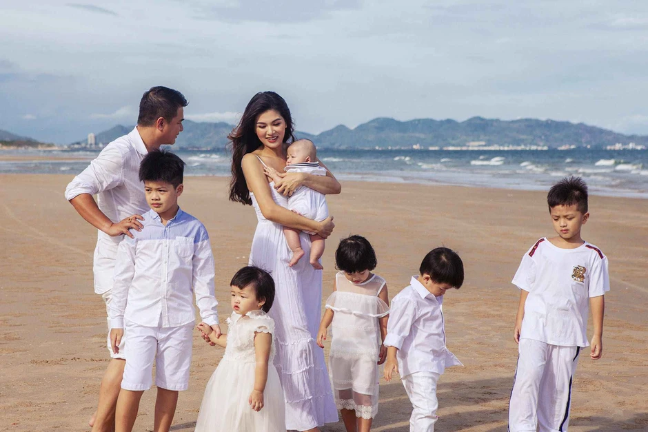 Tình trạng của "hoa hậu đông con nhất Việt Nam" báo nợ 10 tỷ, muốn sang Campuchia mở quán phở Tình trạng của "hoa hậu đông con nhất Việt Nam" báo nợ 10 tỷ, muốn sang Campuchia mở quán phở