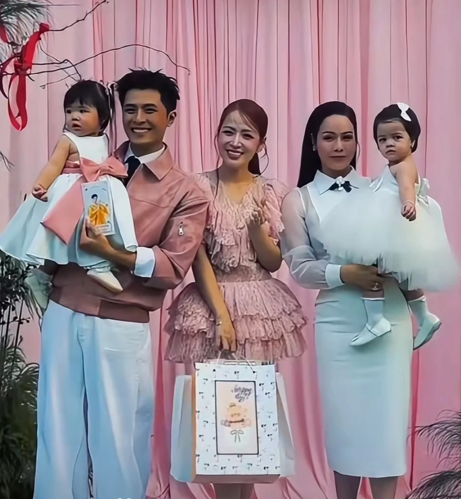 Tóc Tiên, Lê Dương Bảo Lâm và "nửa showbiz" đổ bộ tiệc thôi nôi của ái nữ nhà Puka - Gin Tuấn Kiệt Tóc Tiên, Lê Dương Bảo Lâm và "nửa showbiz" đổ bộ tiệc thôi nôi của ái nữ nhà Puka - Gin Tuấn Kiệt