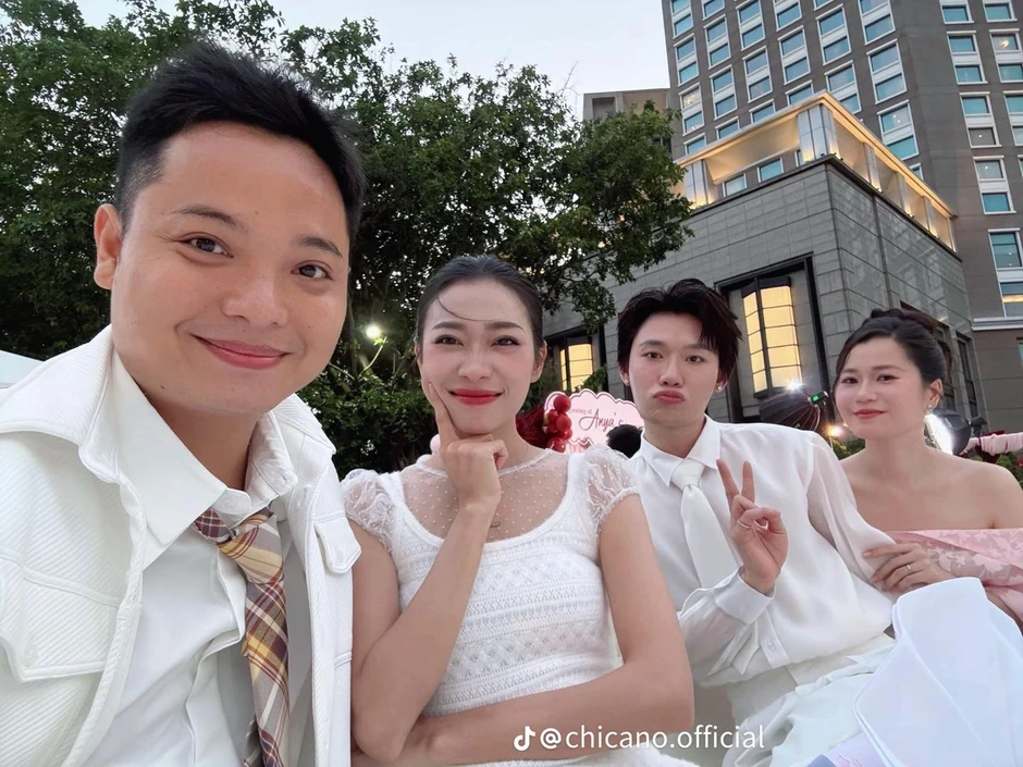 Tóc Tiên, Lê Dương Bảo Lâm và "nửa showbiz" đổ bộ tiệc thôi nôi của ái nữ nhà Puka - Gin Tuấn Kiệt Tóc Tiên, Lê Dương Bảo Lâm và "nửa showbiz" đổ bộ tiệc thôi nôi của ái nữ nhà Puka - Gin Tuấn Kiệt