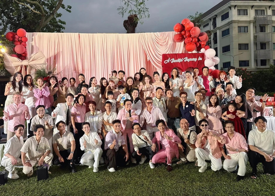 Tóc Tiên, Lê Dương Bảo Lâm và "nửa showbiz" đổ bộ tiệc thôi nôi của ái nữ nhà Puka - Gin Tuấn Kiệt Tóc Tiên, Lê Dương Bảo Lâm và "nửa showbiz" đổ bộ tiệc thôi nôi của ái nữ nhà Puka - Gin Tuấn Kiệt