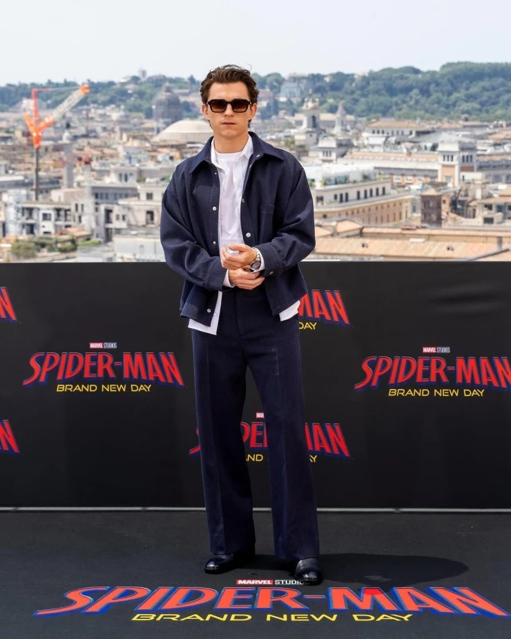 Tom Holland thừa nhận từng xấu hổ khi quảng bá một số bộ phim của mình Tom Holland thừa nhận từng xấu hổ khi quảng bá một số bộ phim của mình