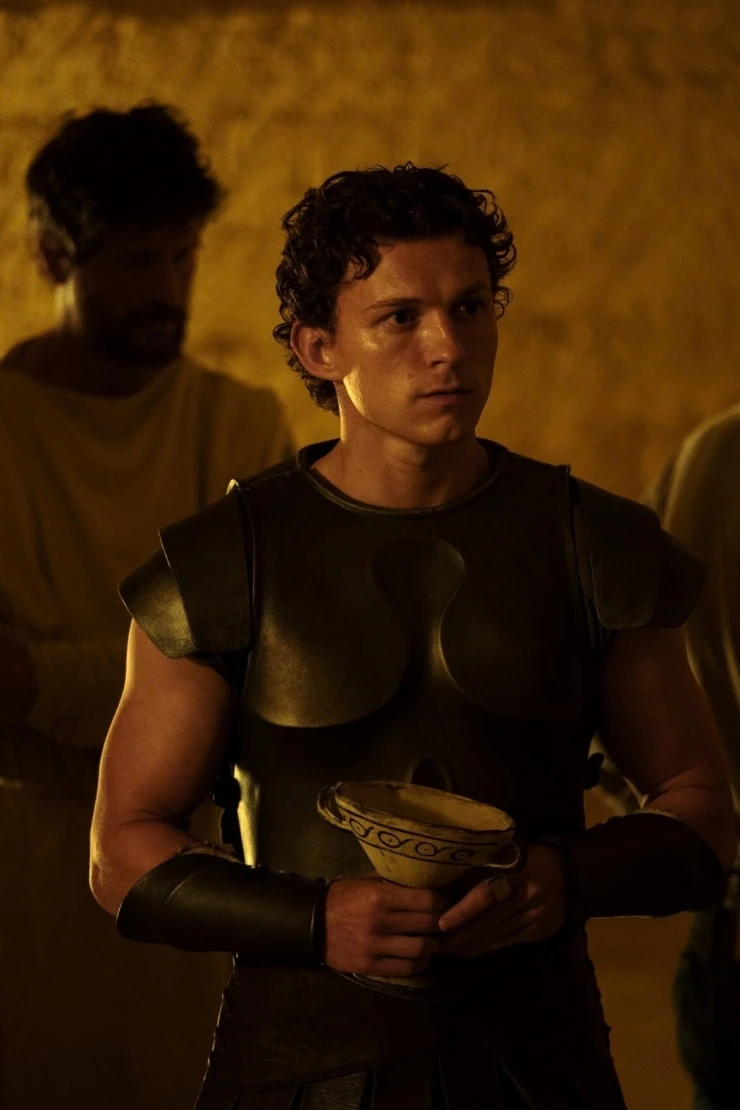 Tom Holland thừa nhận từng xấu hổ khi quảng bá một số bộ phim của mình Tom Holland thừa nhận từng xấu hổ khi quảng bá một số bộ phim của mình