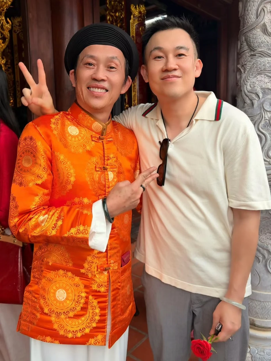 Trấn Thành, Cẩm Ly và các nghệ sĩ dâng hương tại nhà thờ Tổ của Hoài Linh Trấn Thành, Cẩm Ly và các nghệ sĩ dâng hương tại nhà thờ Tổ của Hoài Linh