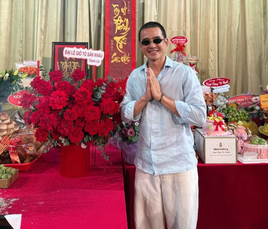 Trấn Thành, Cẩm Ly và các nghệ sĩ dâng hương tại nhà thờ Tổ của Hoài Linh Trấn Thành, Cẩm Ly và các nghệ sĩ dâng hương tại nhà thờ Tổ của Hoài Linh